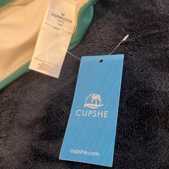 NEVER WORN Cupshe crisscross bikini (size M) with palm details - Picture 4 of 4